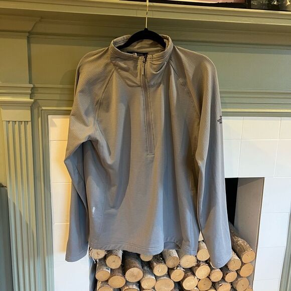 The North Face Light Gray Pullover - Picture 1 of 4